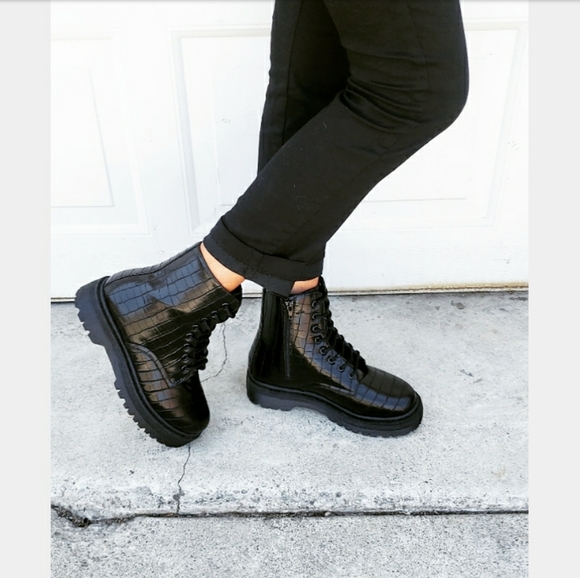 🆕️The Seattle// black croc print combat boot - Picture 3 of 4